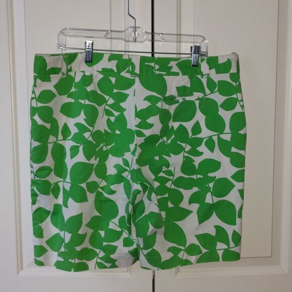 Izod green and white leaf print shorts Sz 16 - Picture 3 of 5